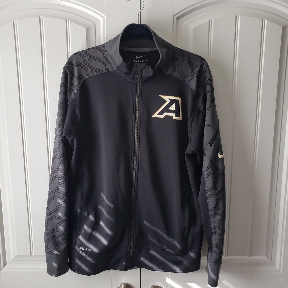 Nike Dri-Fit zip up running jacket. Sz M